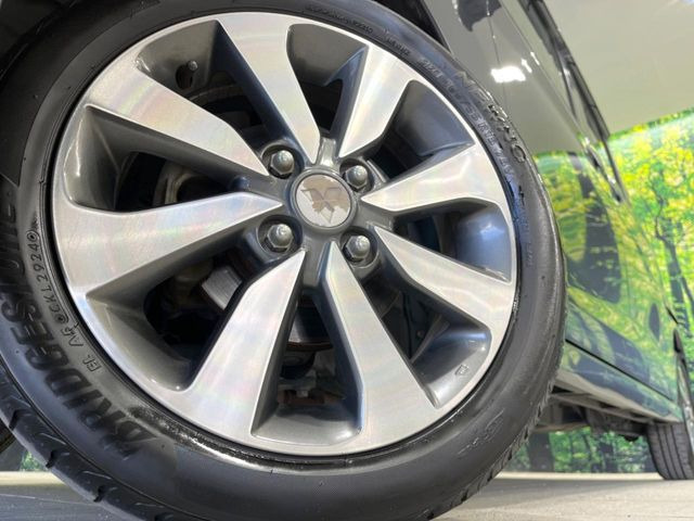 �y����15�C���`�A���~�z�C�[���z�O�ςɃ}�b�`���������A���~�z�C�[���𑕒����Ă���܂��B�e��ЊO�A���~�z�C�[����A�X�^�b�h���X�^�C�����戵�����Ă���܂��B���񂲑��k����������