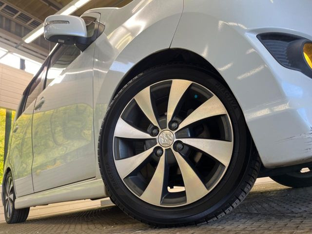 �y����15�C���`�A���~�z�C�[���z�O�ςɃ}�b�`���������A���~�z�C�[���𑕒����Ă���܂��B�e��ЊO�A���~�z�C�[����A�X�^�b�h���X�^�C�����戵�����Ă���܂��B���񂲑��k����������