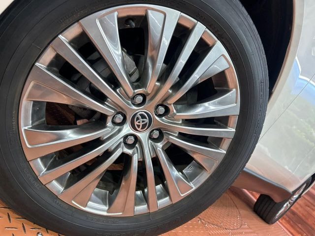 �y����19�C���`�A���~�z�C�[���z�O�ςɃ}�b�`���������A���~�z�C�[���𑕒����Ă���܂��B�e��ЊO�A���~�z�C�[����A�X�^�b�h���X�^�C�����戵�����Ă���܂��B���񂲑��k����������