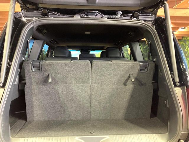 ���i�̂���������ʋ΁A���}���ɏ\���ȉ׎��X�y�[�X���m�ۂ��Ă���܂��B�Z�J���h�V�[�g��|���ƁA�傫�ȉו��̐ύڂ��\�ł���