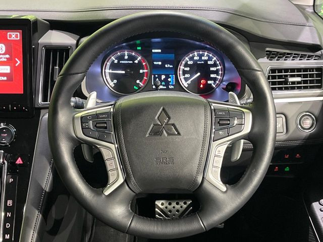 �y�����v�����X�e�A�����O�z�㎿�Ȋv���g�p���邱�ƂŁA��ɂ����������݂ƂĂ��^�]���₷���n���h���ł���