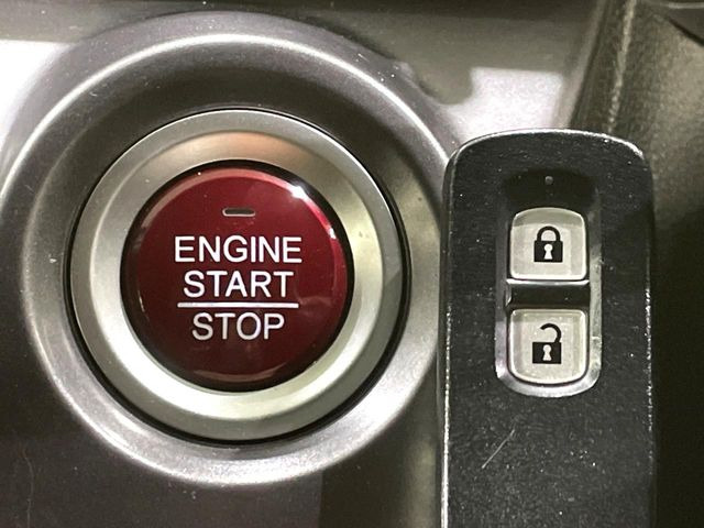 �yHonda�X�}�[�g�L�[�z�J�o����|�P�b�g�ɓ��ꂽ�܂܂ł��h�A�̎{���E�������\�ȃX�}�[�g�L�[�𑕔��B�G���W���̃I���E�I�t�����J�M�����o���K�v����������Ƃ��Ă��֗��ł���