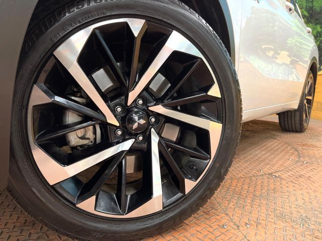 �y����20�C���`�A���~�z�C�[���z�O�ςɃ}�b�`���������A���~�z�C�[���𑕒����Ă���܂��B�e��ЊO�A���~�z�C�[����A�X�^�b�h���X�^�C�����戵�����Ă���܂��B���񂲑��k����������