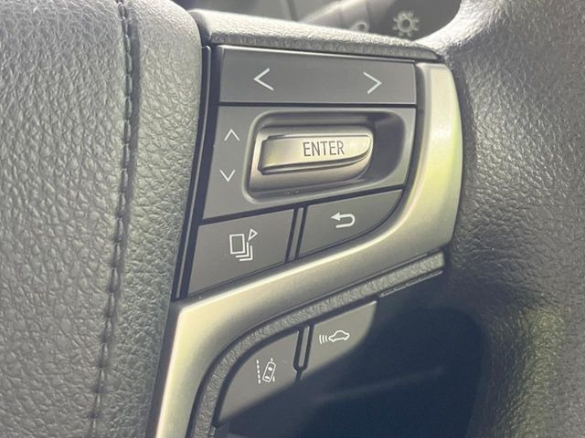 【レーダークルーズコントロール】高速道路での長距離走行が楽に!!自動で速度を保つクルーズコントロールが、衝突軽減システムと連携し、前方の車両を感知して車間を保つように速度調節してくれます!!