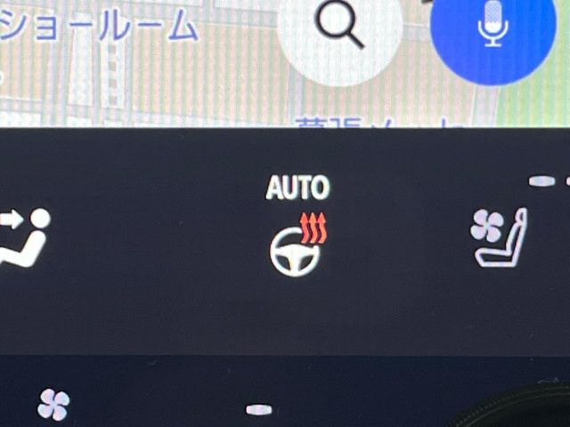 【ステアリングヒーター】冬場に冷たくなりやすい革巻きステアリングを、スイッチ一つで素早く適温に!エアコンよりも早く温まってくれるので、寒い日の運転も快適になりますね♪