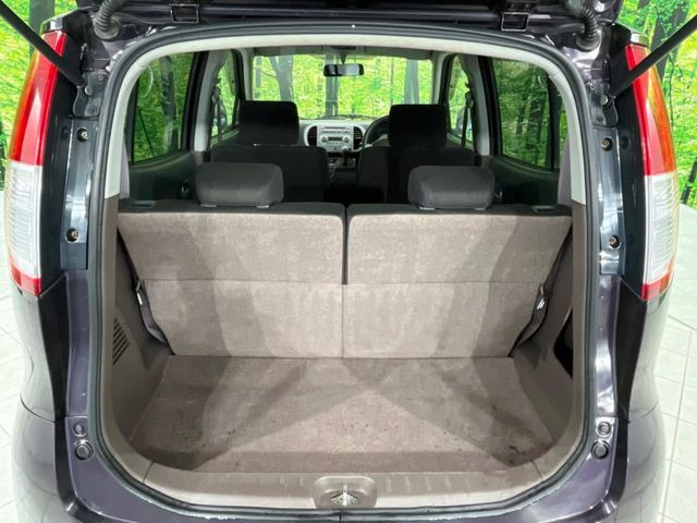 ���i�̂���������ʋ΁A���}���ɏ\���ȉ׎��X�y�[�X���m�ۂ��Ă���܂��B�Z�J���h�V�[�g��|���ƁA�傫�ȉו��̐ύڂ��\�ł���