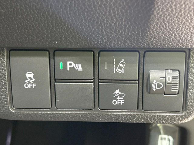 �y�z���_�Z���V���O�z���s���ɑO���̎ԗ�����F�����A�Փ˂������Ȏ��͌x��ƃu���[�L�ŏՓˉ���Ɣ�Q�y�����A�V�X�g�B�����S�Ƀh���C�u�����y���݂��������܂��B