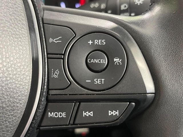 【レーダークルーズコントロール】高速道路での長距離走行が楽に!!自動で速度を保つクルーズコントロールが、衝突軽減システムと連携し、前方の車両を感知して車間を保つように速度調節してくれます!!