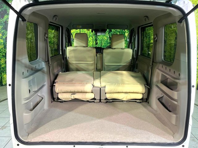 ���i�̂���������ʋ΁A���}���ɏ\���ȉ׎��X�y�[�X���m�ۂ��Ă���܂��B�Z�J���h�V�[�g��|���ƁA�傫�ȉו��̐ύڂ��\�ł���