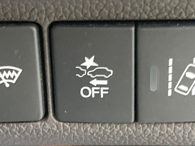 �y�z���_�Z���V���O�z���s���ɑO���̎ԗ�����F�����A�Փ˂������Ȏ��͌x��ƃu���[�L�ŏՓˉ���Ɣ�Q�y�����A�V�X�g�B�����S�Ƀh���C�u�����y���݂��������܂��B