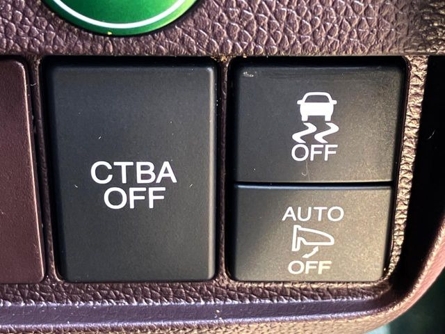 ���y�Փ˔�Q�y���V�X�e���z�a�؂Ȃǂł̒ᑬ���s���A�O���̎ԗ������[�U�[���[�_�[�����m���A�Փ˂�����ł��Ȃ��Ɣ��f�����ꍇ�ɁA�ً}�u���[�L���쓮�B�Ǔ˂Ȃǂ̊댯������A�܂��͏Փ˂̔�Q���y�����܂��B