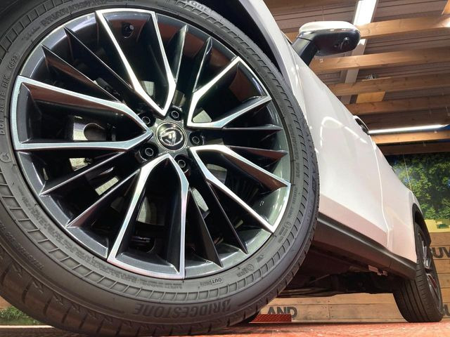 �y����20�C���`�A���~�z�C�[���z�O�ςɃ}�b�`���������A���~�z�C�[���𑕒����Ă���܂��B�e��ЊO�A���~�z�C�[����A�X�^�b�h���X�^�C�����戵�����Ă���܂��B���񂲑��k����������