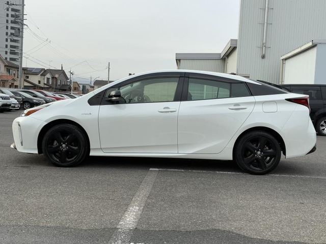 プリウス1.8 S ツーリングセレクション E-Four 4WD