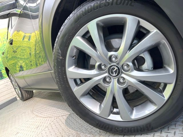 �y����18�C���`�A���~�z�C�[���z�O�ςɃ}�b�`���������A���~�z�C�[���𑕒����Ă���܂��B�e��ЊO�A���~�z�C�[����A�X�^�b�h���X�^�C�����戵�����Ă���܂��B���񂲑��k����������