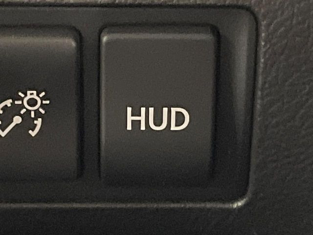 �y�w�b�h�A�b�v�f�B�X�v���C�z���݂̑��x�⑖�s�����f�W�^���\���ŉ^�]�ȑO���̃K���X�ɓ��e!�^�]���A�ڐ������炳���K�v�ȏ����m�F�ł���̂łƂ��Ă��֗��ň��S!