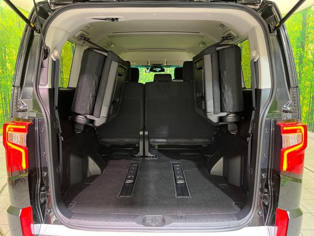 ���i�̂���������ʋ΁A���}���ɏ\���ȉ׎��X�y�[�X���m�ۂ��Ă���܂��B�Z�J���h�V�[�g��|���ƁA�傫�ȉו��̐ύڂ��\�ł���