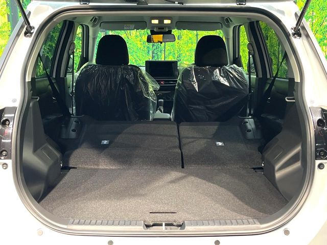 ���i�̂���������ʋ΁A���}���ɏ\���ȉ׎��X�y�[�X���m�ۂ��Ă���܂��B�Z�J���h�V�[�g��|���ƁA�傫�ȉו��̐ύڂ��\�ł���