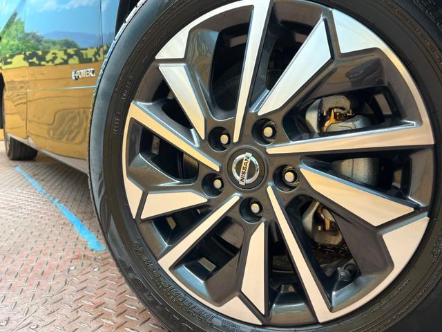 �y����16�C���`�A���~�z�C�[���z�O�ςɃ}�b�`���������A���~�z�C�[���𑕒����Ă���܂��B�e��ЊO�A���~�z�C�[����A�X�^�b�h���X�^�C�����戵�����Ă���܂��B���񂲑��k����������