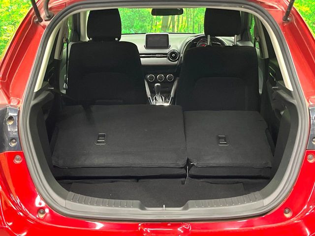 ���i�̂���������ʋ΁A���}���ɏ\���ȉ׎��X�y�[�X���m�ۂ��Ă���܂��B�Z�J���h�V�[�g��|���ƁA�傫�ȉו��̐ύڂ��\�ł���