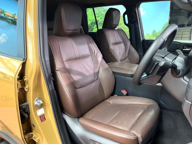 運転席シート廻りは使用感も少なく、良好な状態となっています。丁寧に使われていたことがよくわかりますね。