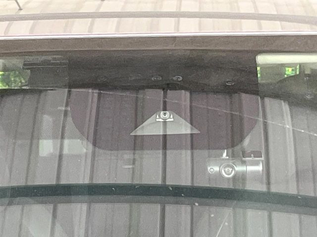 �y�C���e���W�F���g�G�}�[�W�F���V�[�u���[�L�z�t�����g�J�����őO���̎ԗ�����s�҂����m�B�Փ˂������Ȏ��͏Փ˔�Q�y���u���[�L���쓮�A�Փˉ�����T�|�[�g�B�����S�Ƀh���C�u�����y���݂��������܂��B