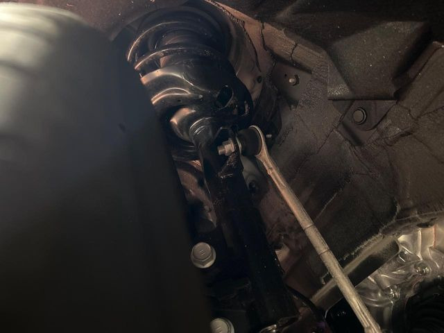 �y���������C���`�A���~�z�C�[���z�O�ςɃ}�b�`���������A���~�z�C�[���𑕒����Ă���܂��B�e��ЊO�A���~�z�C�[����A�X�^�b�h���X�^�C�����戵�����Ă���܂��B���񂲑��k����������