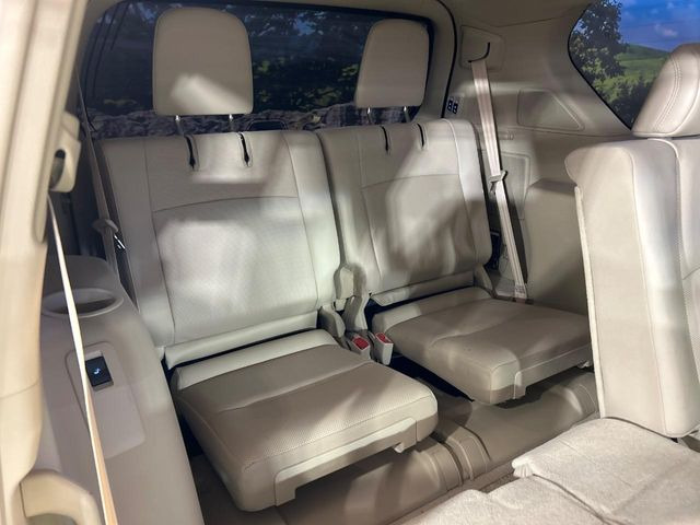 3列目シートはもちろん状態良好☆大人でもゆったりと座って頂けますので、大人数でのお出かけもラクラクです♪ご家族で、気の知れた仲間で、ドライブに行くのが楽しみですね♪