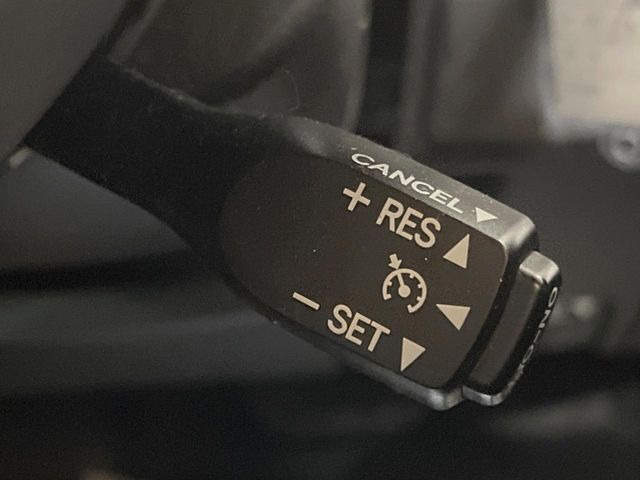 �y�N���[�Y�R���g���[���z�������H�����N���N���s�B�A�N�Z���𗣂��Ă���葬�x�ő��s���ł��A�������^�]���̕��S���y��!�����E�������ȒP�ȃX�C�b�`����Œ����ł��܂��B