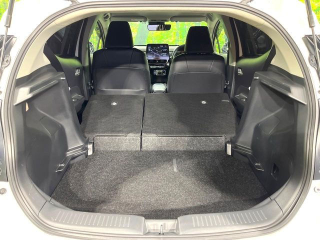 ���i�̂���������ʋ΁A���}���ɏ\���ȉ׎��X�y�[�X���m�ۂ��Ă���܂��B�Z�J���h�V�[�g��|���ƁA�傫�ȉו��̐ύڂ��\�ł���