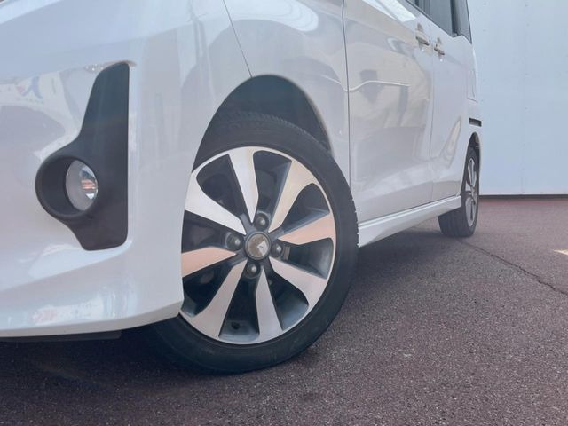 �y15�C���`�A���~�z�C�[���z�O�ςɃ}�b�`�����A���~�z�C�[���𑕒����Ă���܂��B�e��A���~�z�C�[����A�X�^�b�h���X�^�C�����戵�����Ă���܂��B���񂲑��k����������