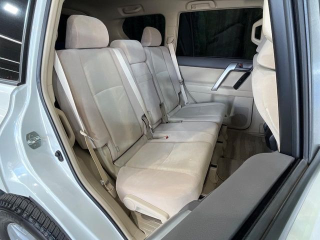 後部座席も気になるような傷・汚れやへたりなど、大きなダメージはなく、良好な状態です。
