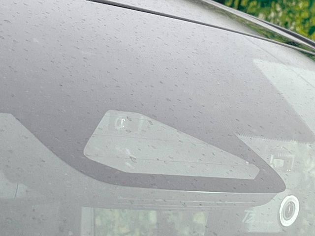 【トヨタセーフティセンス】走行中に前方の車両等を認識し、衝突しそうな時は警報とブレーキで衝突回避と被害軽減をアシスト。より安全にドライブをお楽しみいただけます。