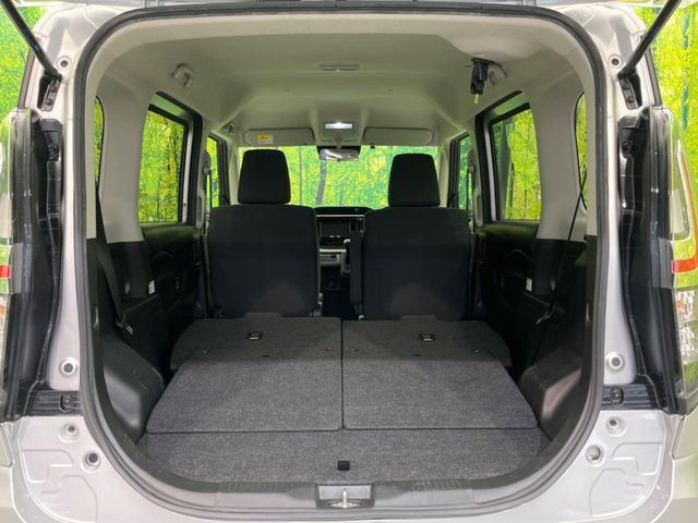 ���i�̂���������ʋ΁A���}���ɏ\���ȉ׎��X�y�[�X���m�ۂ��Ă���܂��B�Z�J���h�V�[�g��|���ƁA�傫�ȉו��̐ύڂ��\�ł���