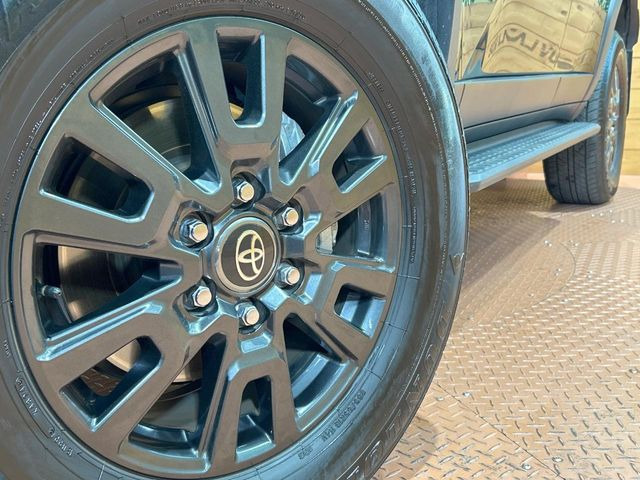 �y����18�C���`�A���~�z�C�[���z�O�ςɃ}�b�`���������A���~�z�C�[���𑕒����Ă���܂��B�e��ЊO�A���~�z�C�[����A�X�^�b�h���X�^�C�����戵�����Ă���܂��B���񂲑��k����������