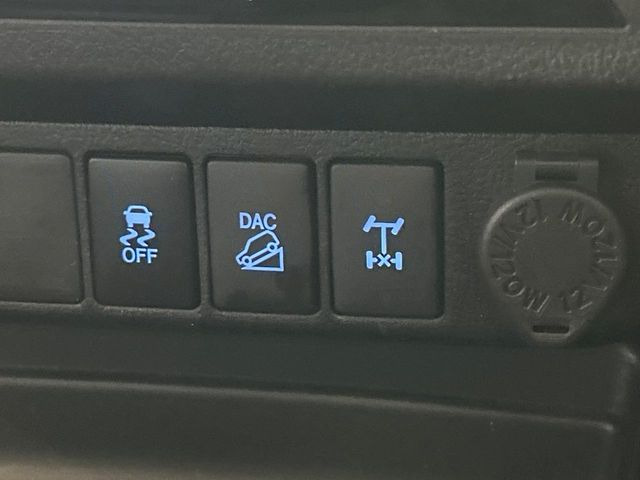 �y�_�E���q���A�V�X�g�z�}�ȍ⓹������Ƃ��Ɏ����Ńu���[�L�𐧌�A���̒ᑬ�x��ۂ��܂��B�ᓹ�∫�H�ȂǊ���₷���H�ʂ̉����ł��^�C�������b�N���Ȃ�������S!�n���h������ɏW���ł��܂�!