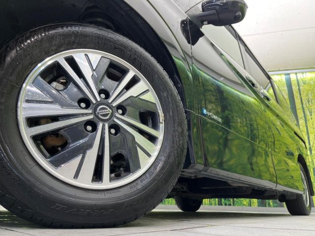 �y����15�C���`�A���~�z�C�[���z�O�ςɃ}�b�`���������A���~�z�C�[���𑕒����Ă���܂��B�e��ЊO�A���~�z�C�[����A�X�^�b�h���X�^�C�����戵�����Ă���܂��B���񂲑��k����������