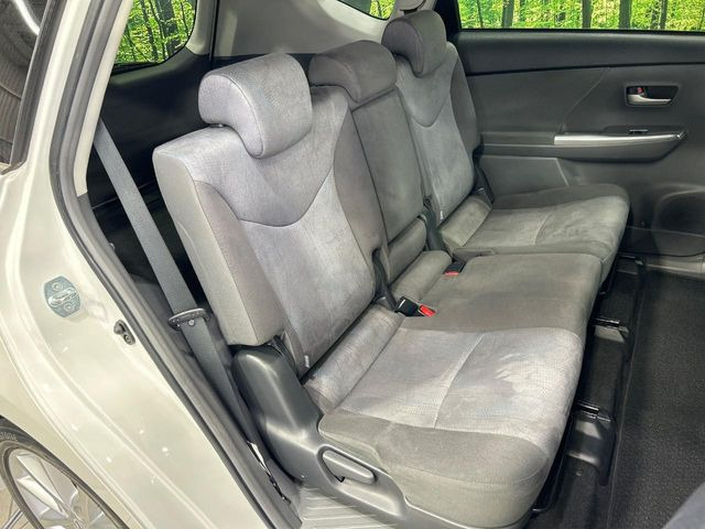 後部座席も気になるようなキズ・汚れやへたり等、大きなダメージはなく、良好な状態です。