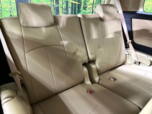 3列目シートはもちろん状態良好☆大人でもゆったりと座って頂けますので、大人数でのお出かけもラクラクです♪ご家族で、気の知れた仲間で、ドライブに行くのが楽しみですね♪