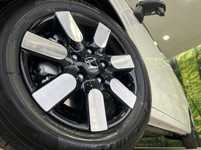 �y����15�C���`�A���~�z�C�[���z�O�ςɃ}�b�`���������A���~�z�C�[���𑕒����Ă���܂��B�e��ЊO�A���~�z�C�[����A�X�^�b�h���X�^�C�����戵�����Ă���܂��B���񂲑��k����������