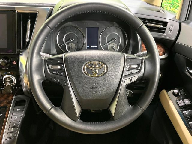 【ステアリングスイッチ】運転中、前方から目線をそらすことなく、オーディオ等の操作が可能な便利機能!安心&快適なドライブを演出してくれます♪