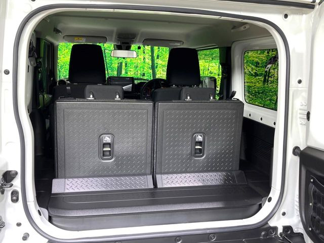 ���i�̂���������ʋ΁A���}���ɏ\���ȉ׎��X�y�[�X���m�ۂ��Ă���܂��B�Z�J���h�V�[�g��|���ƁA�傫�ȉו��̐ύڂ��\�ł���