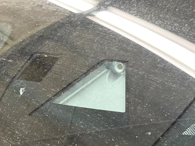 �y�X�}�[�g�u���[�L�T�|�[�g�z���s���ɑO���̎ԗ�����F�����A�Փ˂������Ȏ��͌x��ƃu���[�L�ŏՓˉ���Ɣ�Q�y�����A�V�X�g�B�����S�Ƀh���C�u�����y���݂��������܂��B