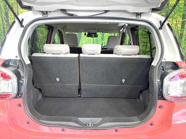 ���i�̂���������ʋ΁A���}���ɏ\���ȉ׎��X�y�[�X���m�ۂ��Ă���܂��B�Z�J���h�V�[�g��|���ƁA�傫�ȉו��̐ύڂ��\�ł���