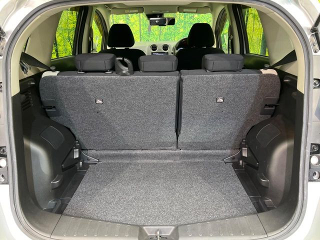 ���i�̂���������ʋ΁A���}���ɏ\���ȉ׎��X�y�[�X���m�ۂ��Ă���܂��B�Z�J���h�V�[�g��|���ƁA�傫�ȉו��̐ύڂ��\�ł���