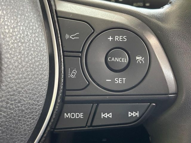 【レーダークルーズコントロール】高速道路での長距離走行が楽に!!自動で速度を保つクルーズコントロールが、衝突軽減システムと連携し、前方の車両を感知して車間を保つように速度調節してくれます!!