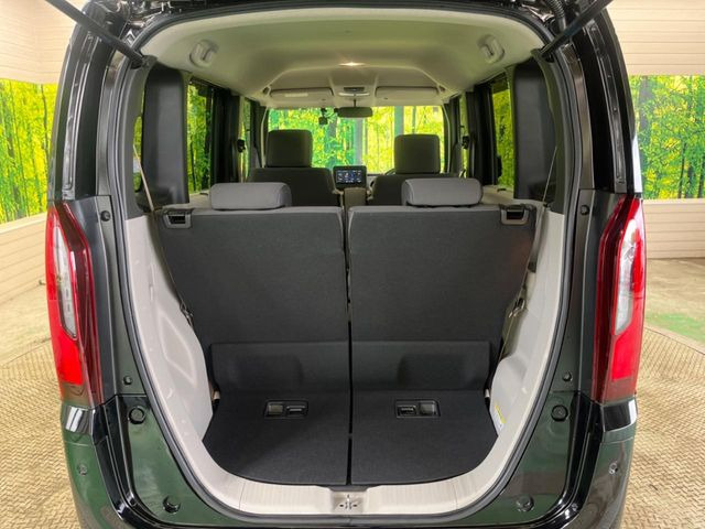 ���i�̂���������ʋ΁A���}���ɏ\���ȉ׎��X�y�[�X���m�ۂ��Ă���܂��B�Z�J���h�V�[�g��|���ƁA�傫�ȉו��̐ύڂ��\�ł���