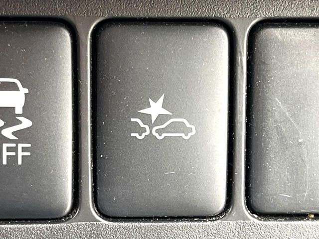 �y�G�}�[�W�F���V�[�u���[�L�z���s���ɑO���̎ԗ�����F�����A�Փ˂������Ȏ��͌x��ƃu���[�L�ŏՓˉ���Ɣ�Q�y�����A�V�X�g�B�����S�Ƀh���C�u�����y���݂��������܂��B