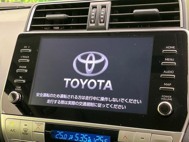 【メーカー純正ナビ】インテリアに溶け込むスタイリッシュな「専用設計」メーカーナビを装備♪視認性や操作性など基本性能にも優れ、より上質なカーライフをお楽しみいただけます。