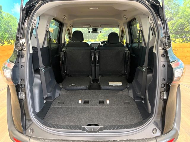 ���i�̂���������ʋ΁A���}���ɏ\���ȉ׎��X�y�[�X���m�ۂ��Ă���܂��B�Z�J���h�V�[�g��|���ƁA�傫�ȉו��̐ύڂ��\�ł���