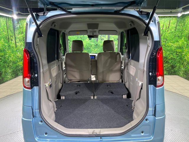 ���i�̂���������ʋ΁A���}���ɏ\���ȉ׎��X�y�[�X���m�ۂ��Ă���܂��B�Z�J���h�V�[�g��|���ƁA�傫�ȉו��̐ύڂ��\�ł���